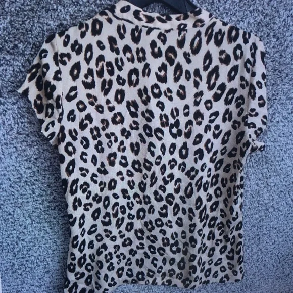 Leopard Print V-Neck Short Sleeve Top - Beige - Picture 7 of 8